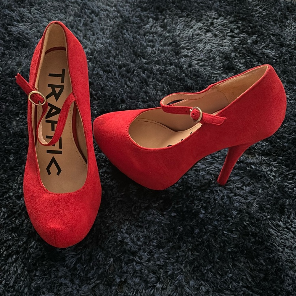 Red pumps 👠